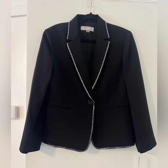 NWT Tahari Black Blazer with silver stud Detailing size 14p (Q101) - Picture 1 of 13